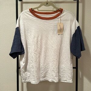 NWT Universal Thread Tshirt